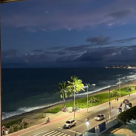 Flat em Hotel de Luxo beira mar da grife Ritz suítes com vista ampla para todo o mar da cruz das almas, jatiúca e ponta verde, com toda estrutura de um hotel lindo e arrojado, academia, piscina e muito mais, venha viver essa experiência incrível!-3