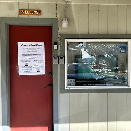 Wapiti Lodge-3
