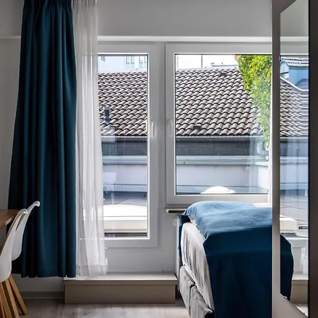 Hotel 83-3