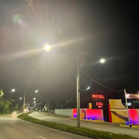 Free Way Motel-3