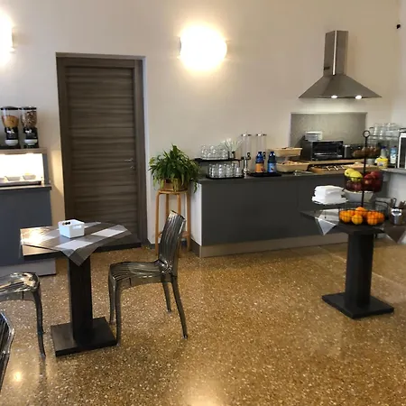 Hotel Cairoli-3