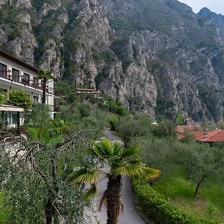 Hotel Ilma Lake Garda Resort-3