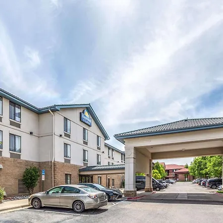 Days Inn & Suites By Wyndham Denver International Airport-2