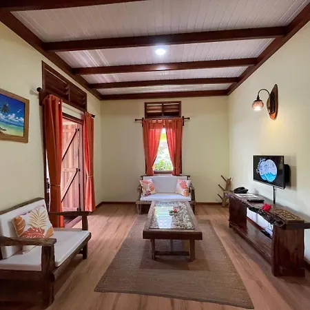 La Digue Holiday Villa-2