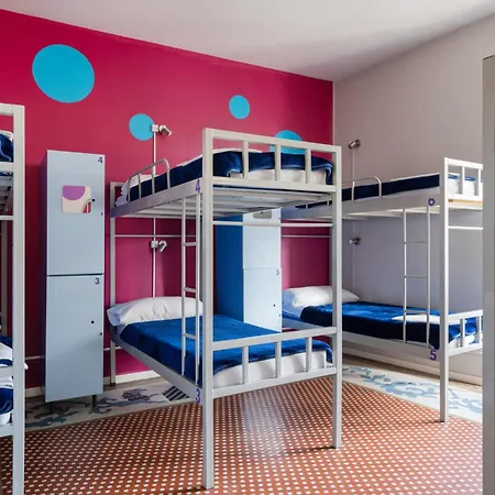 Feetup Home Backpackers Valencia-3