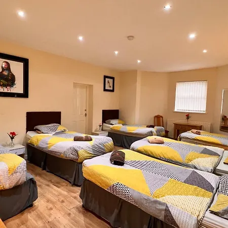 Castle Lodge Guest House 86-88 Sheil Rd L6 3Af-3