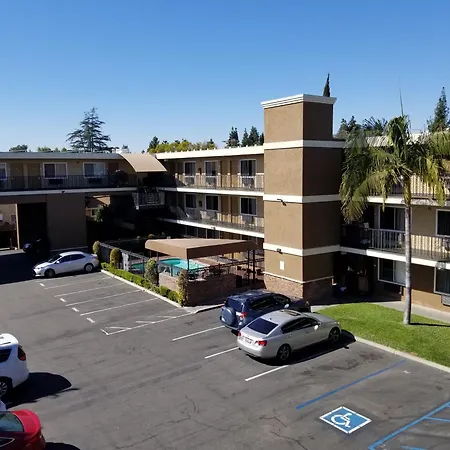 Quality Inn & Suites Anaheim Maingate-2