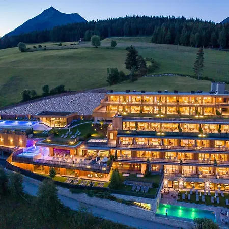 Tratterhof Mountain Sky Hotel-2
