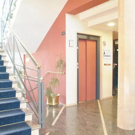 Hotel Maxim-2