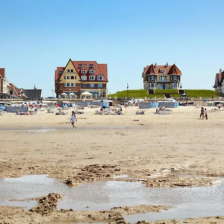 Beach Hotel-2