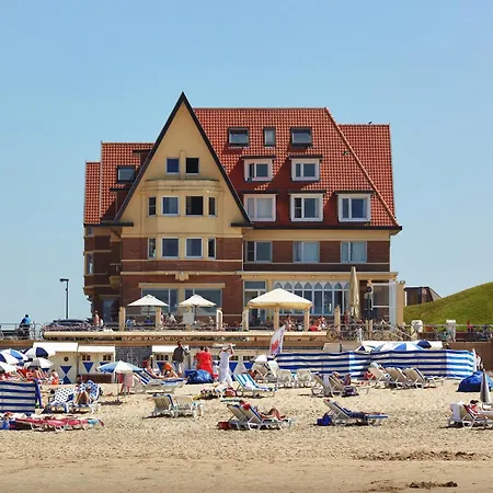 Beach Hotel-3
