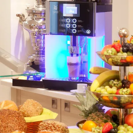 H+ Hotel Muenchen-3