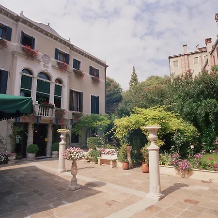 Pensione Accademia - Villa Maravege-3