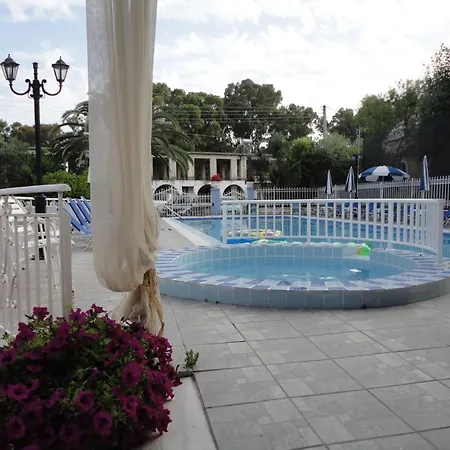 Tsolakis Studios & Apartments-2