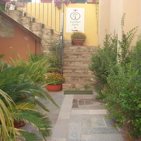 Guest House Il Giardino Segreto-3
