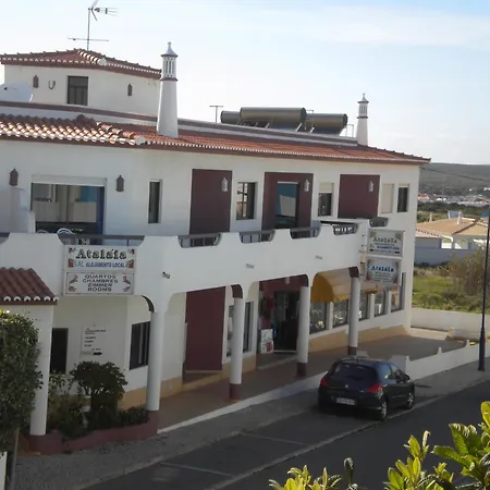 Apartamentos E Quartos Atalaia-3