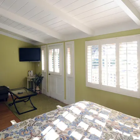 Sunset Inn Pacific Grove-3