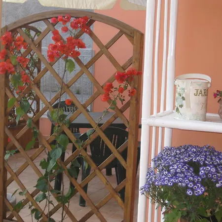 A Due Passi Dal Mare B&B-3