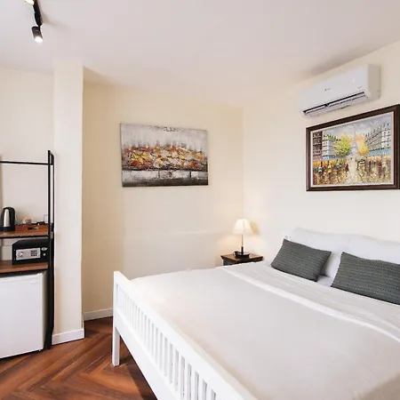 9 Hostel And Suites-3