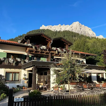 Das Halali - Dein Kleines Hotel An Der Zugspitze-3