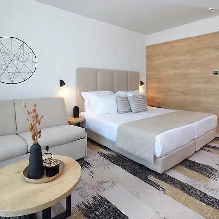 Hotel MARVEL - FULLY RENOVATED FREE Beach Access-3