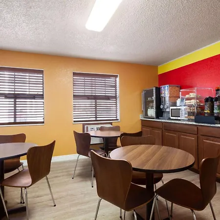 Super 8 By Wyndham Colorado Springs/Afa Area-2