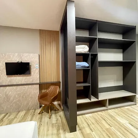 Eleganz Hostel & Suites-3