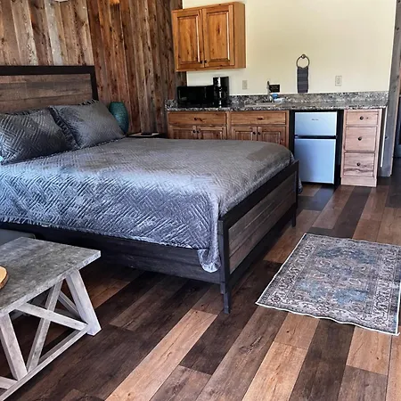 Rhodopa Lodge At Yellowstone-3