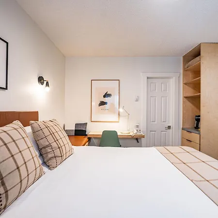 Swiss Chalet Motel-3