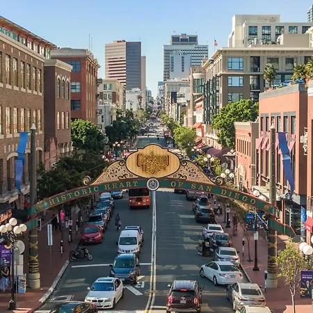 Courtyard By Marriott San Diego Gaslamp/Convention Center-3
