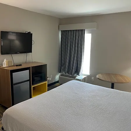 Days Inn By Wyndham Laplace- New Orleans-3