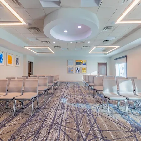 Holiday Inn Express & Suites Kansas City Airport By Ihg-2