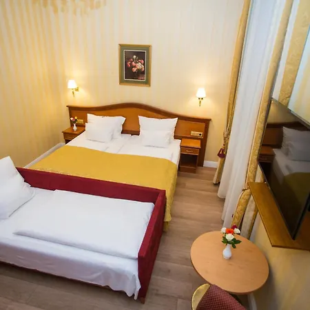 Pension Opera Suites I Self Check In I Ac In All Rooms-3