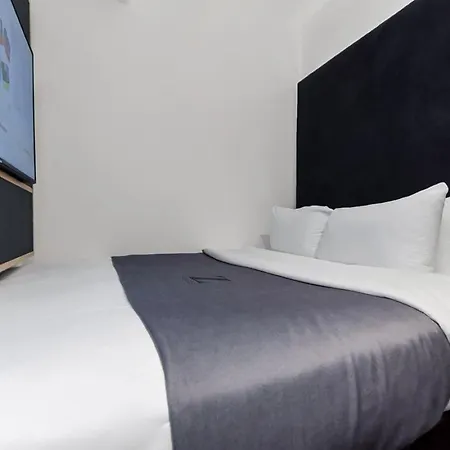 The Z Hotel Trafalgar-3