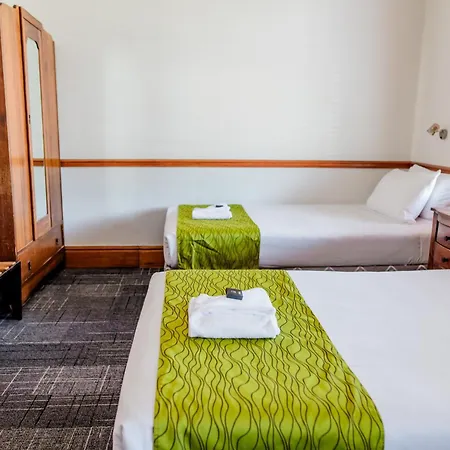 The Cambridge Hotel & Backpackers-3