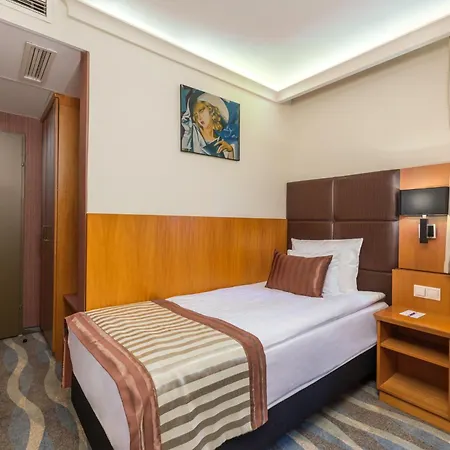 Exe Carlton Hotel Budapest-3