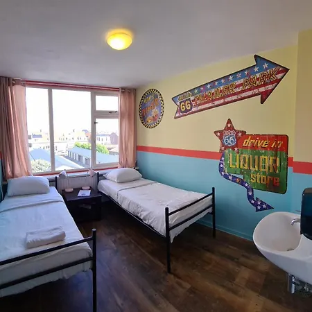 The Flying Pig Beach Hostel-3