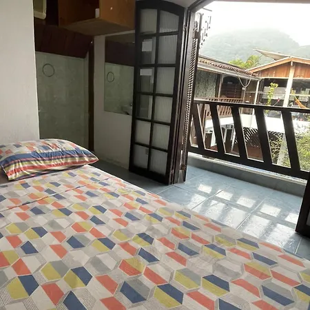 Coruja Maresias - Pousada com piscina, ar condicionado e enxoval a 680m da praia-2