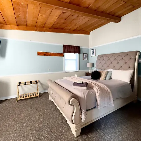 Timberline Lodge, Downtown Ellicottville - Near Ski Resort-2