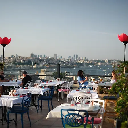 Raymond Hotel Old City-2
