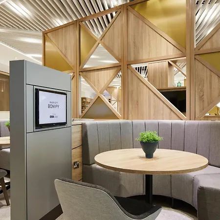 Courtyard By Marriott London City Airport-2