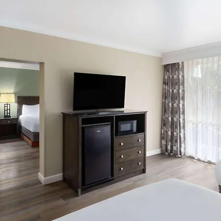 Travelodge By Wyndham Monterey Bay-3