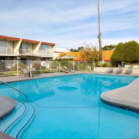 Travelodge By Wyndham Monterey Bay-2