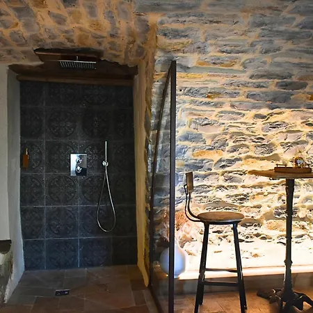 Hébergement insolite avec jacuzzi privatif Millau-3