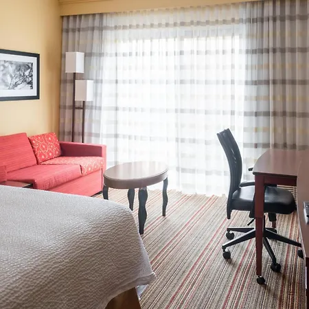 Courtyard By Marriott Indianapolis Airport-3