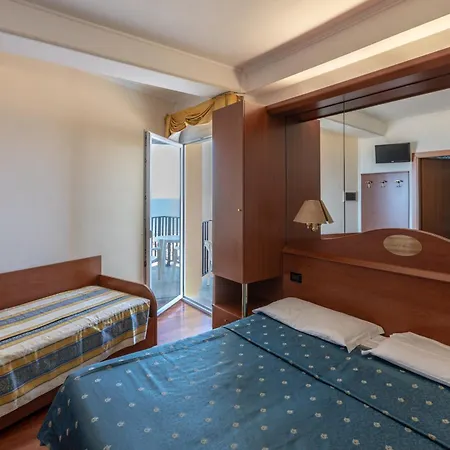 Hotel Mondial-2