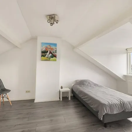 Apeldoorn- ruime eengezinswoning met 5 slaapkamers-2