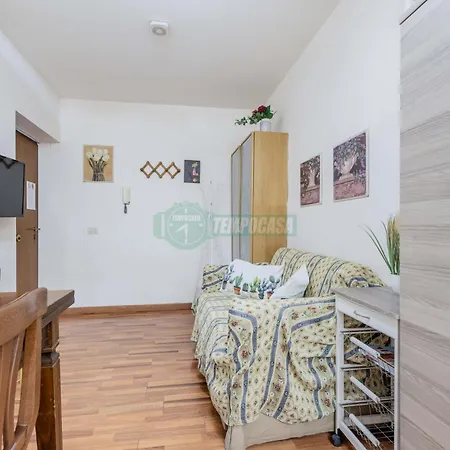 Daniela, Pied-A-Terre Al Vaticano-2