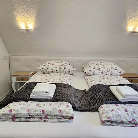 Bed&Breakfast Am Knittenberg-2