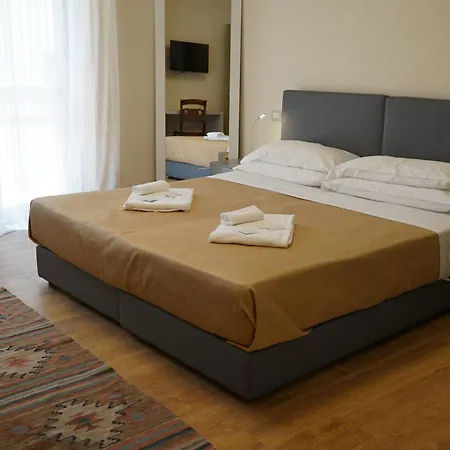 Avenue Rooms-2
